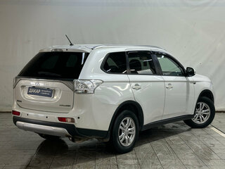 2014 Mitsubishi Outlander III Рестайлинг, белый, 1200000 рублей, вид 3