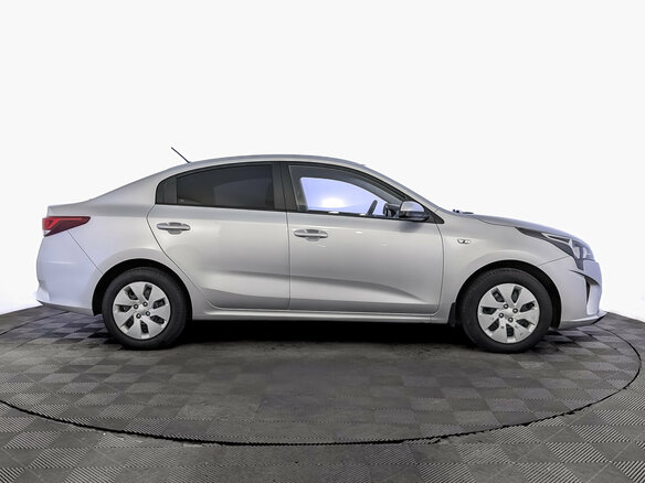 2021 Kia Rio IV Рестайлинг, серебристый, 1690000 рублей - вид 3