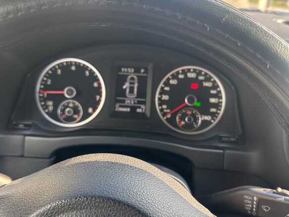 2011 Volkswagen Tiguan I, чёрный, 850000 рублей - вид 10