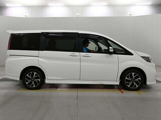 2022 Honda Stepwgn Spada V Рестайлинг, белый, 1710000 рублей, вид 4