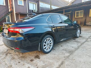 2021 Toyota Camry VIII (XV70) Рестайлинг, чёрный, 2000000 рублей, вид 3