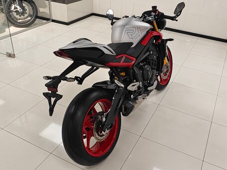 2026 Triumph Street Triple, серый, 1580000 рублей, вид 5