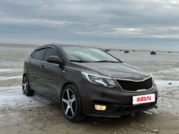 2015 Kia Rio III Рестайлинг, коричневый, 1100000 рублей - вид 9
