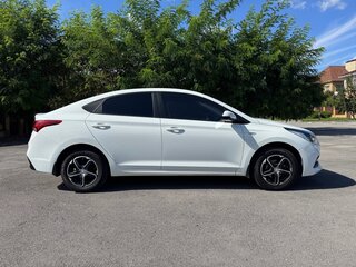 2018 Hyundai Solaris II, белый, 1549999 рублей, вид 5