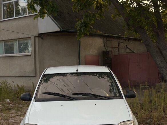 2012 Renault Logan I Рестайлинг, белый, 249000 рублей - вид 2