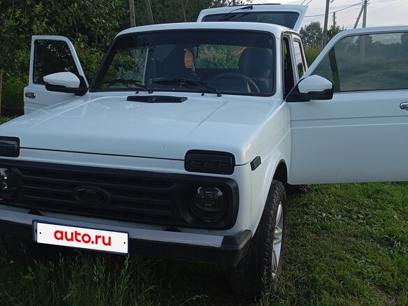 2014 Lada (ВАЗ) 2121 (4x4) I Рестайлинг, белый, 500000 рублей - вид 2