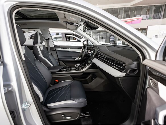 2026 Geely Atlas II, серебристый, 3449990 рублей - вид 16