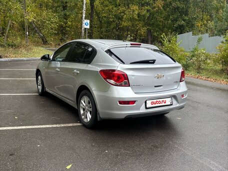2013 Chevrolet Cruze I Рестайлинг, серебристый, 720000 рублей, вид 5