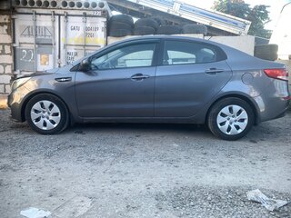 2016 Kia Rio III Рестайлинг, серый, 650000 рублей, вид 3