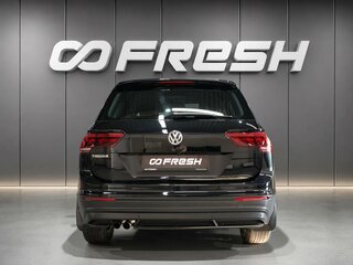 2018 Volkswagen Tiguan II, чёрный, 2280000 рублей, вид 4