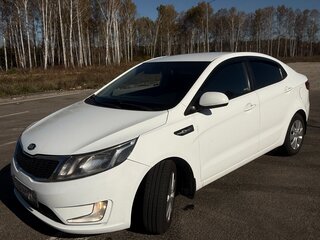 2014 Kia Rio 5-speed III, белый, 720000 рублей, вид 1