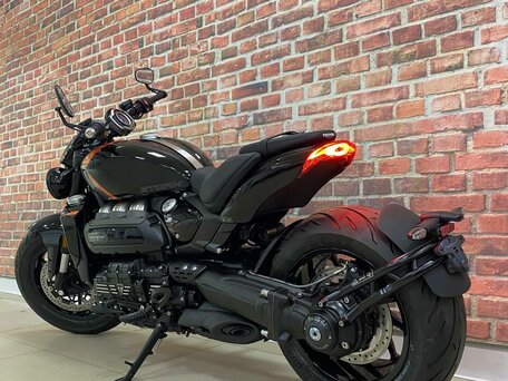 2026 Triumph Rocket 3, чёрный, 3800000 рублей, вид 3