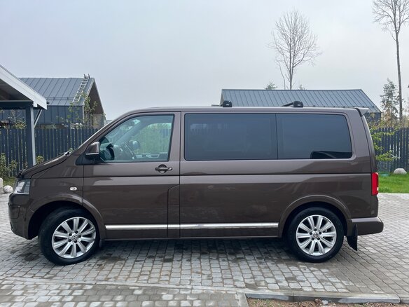 2013 Volkswagen Multivan T5 Рестайлинг, коричневый, 2225000 рублей - вид 2
