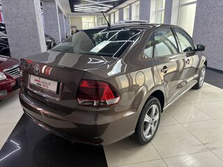 2016 Volkswagen Polo V Рестайлинг, коричневый, 1399000 рублей, вид 5