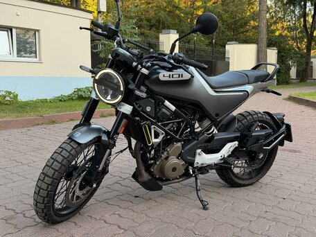 2021 Husqvarna Svartpilen 401, серый, 530000 рублей, вид 1