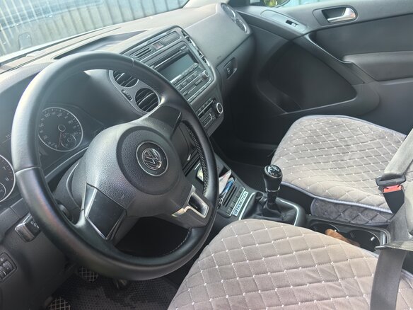 2011 Volkswagen Tiguan I Рестайлинг, серебристый, 730000 рублей - вид 16