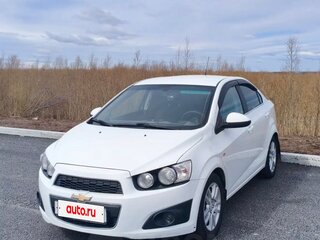 2014 Chevrolet Aveo II, белый, 700000 рублей, вид 2
