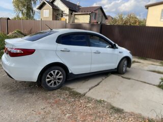 2013 Kia Rio 5-speed III, белый, 785000 рублей, вид 3