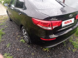 2015 Kia Rio 6-speed III, чёрный, 830000 рублей, вид 3