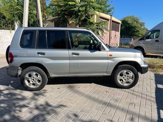 1999 Mitsubishi Pajero iO, серебристый, 650000 рублей, вид 3