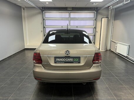 2018 Volkswagen Polo V Рестайлинг, бежевый, 1239000 рублей, вид 5