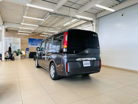 2020 Honda Stepwgn V Рестайлинг, серый, 2019000 рублей - вид 4