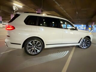 2023 BMW X7 40i I (G07) Рестайлинг, белый, 12100000 рублей, вид 3