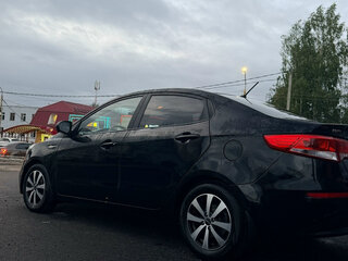 2016 Kia Rio III Рестайлинг, чёрный, 1100000 рублей, вид 2