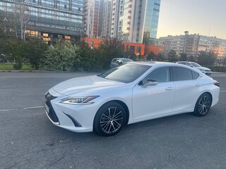 2022 Lexus ES 250 VII Рестайлинг, белый, 4000000 рублей, вид 5