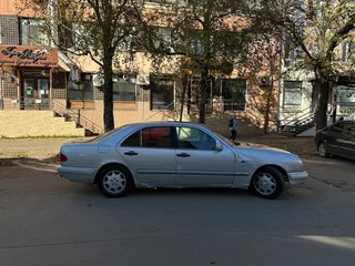 1997 Mercedes-Benz E-Класс 230 II (W210, S210), серебристый, 175000 рублей, вид 4