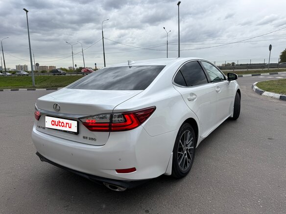 2017 Lexus ES 250 VI Рестайлинг, белый, 2699999 рублей - вид 8