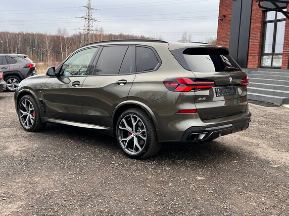 2024 BMW X5 30d IV (G05/G18) Рестайлинг, зелёный, 11490000 рублей - вид 4