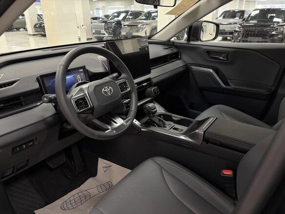 2026 Toyota RAV4 VI (XA60), чёрный, 4049000 рублей - вид 5