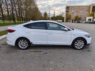 2017 Hyundai Elantra VI (AD), белый, 790000 рублей, вид 4