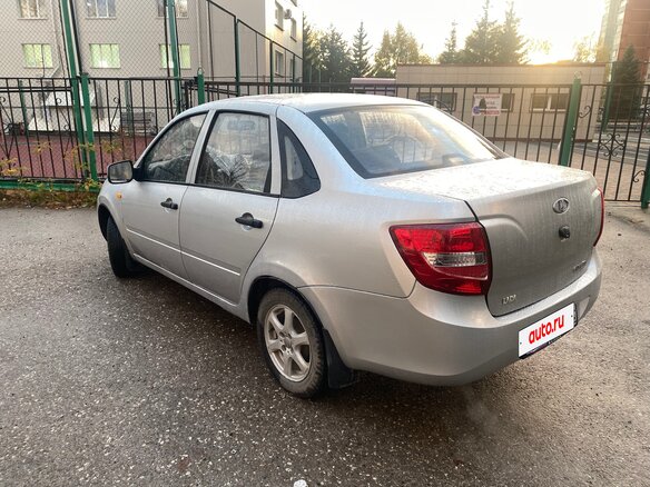 2012 Lada (ВАЗ) Granta I, серебристый, 215000 рублей - вид 2