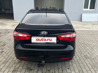 2013 Kia Rio III, чёрный, 650000 рублей, вид 4