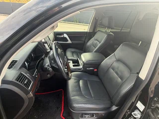 2016 Toyota Land Cruiser 200 Series Рестайлинг 2, чёрный, 7400000 рублей, вид 5