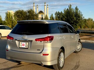 2010 Toyota Wish II, серебристый, 1390000 рублей, вид 2