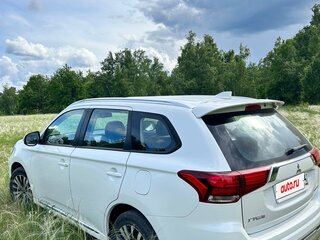 2022 Mitsubishi Outlander III Рестайлинг 3, белый, 3100000 рублей, вид 4