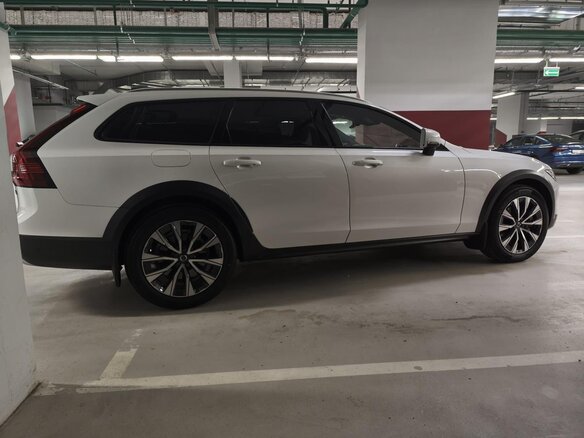 2024 Volvo V90 Cross Country I Рестайлинг, белый, 8400000 рублей - вид 4