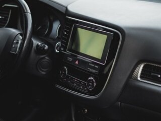 2018 Mitsubishi Outlander III Рестайлинг 2, белый, 2400000 рублей, вид 3