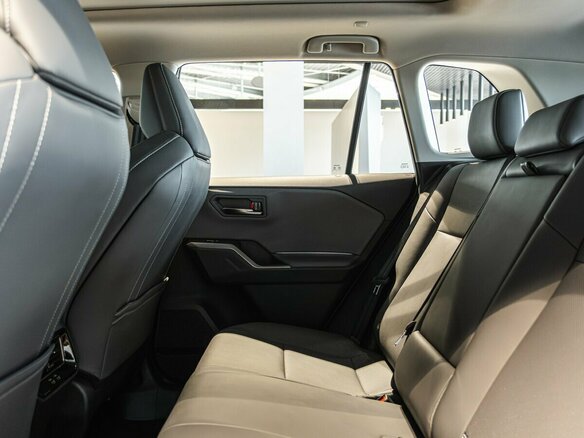2026 Toyota RAV4 VI (XA60), чёрный, 4800000 рублей - вид 18