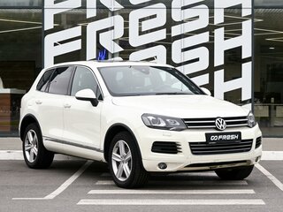 2011 Volkswagen Touareg II, белый, 2199000 рублей, вид 1