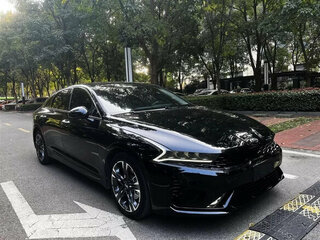 2020 Kia K5 III, чёрный, 2100000 рублей, вид 1