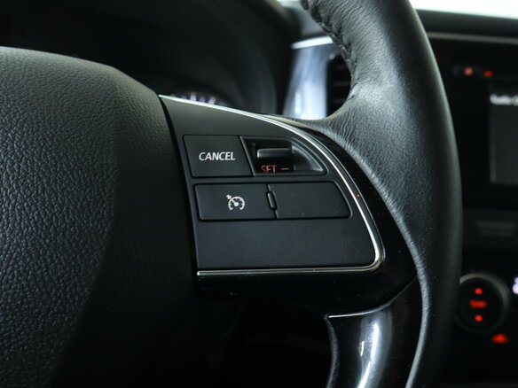 2016 Mitsubishi Outlander III Рестайлинг 2, белый, 1849000 рублей - вид 10