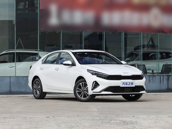 2026 Kia K3 II (China Market) Рестайлинг, белый - вид 3