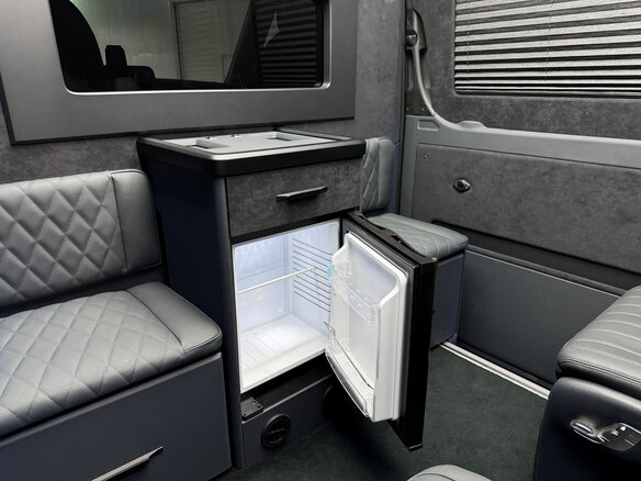 2025 Mercedes-Benz Sprinter, чёрный, 31990000 рублей - вид 16