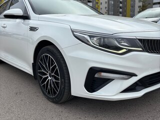 2019 Kia Optima IV Рестайлинг, белый, 1950000 рублей, вид 1