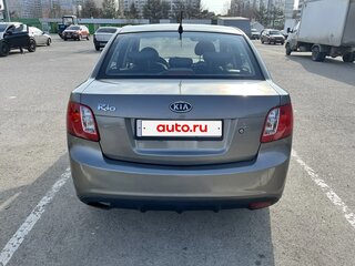 2010 Kia Rio II Рестайлинг, серебристый, 400000 рублей, вид 5