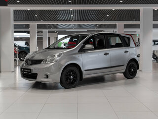 2013 Nissan Note I Рестайлинг, серебристый, 880000 рублей, вид 1